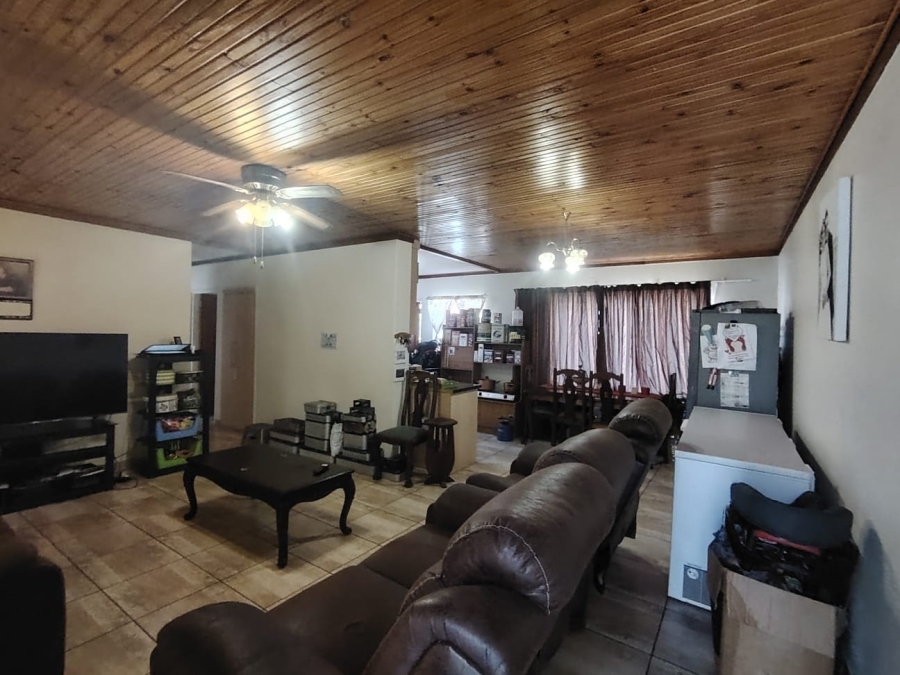  Bedroom Property for Sale in Uitsig Free State